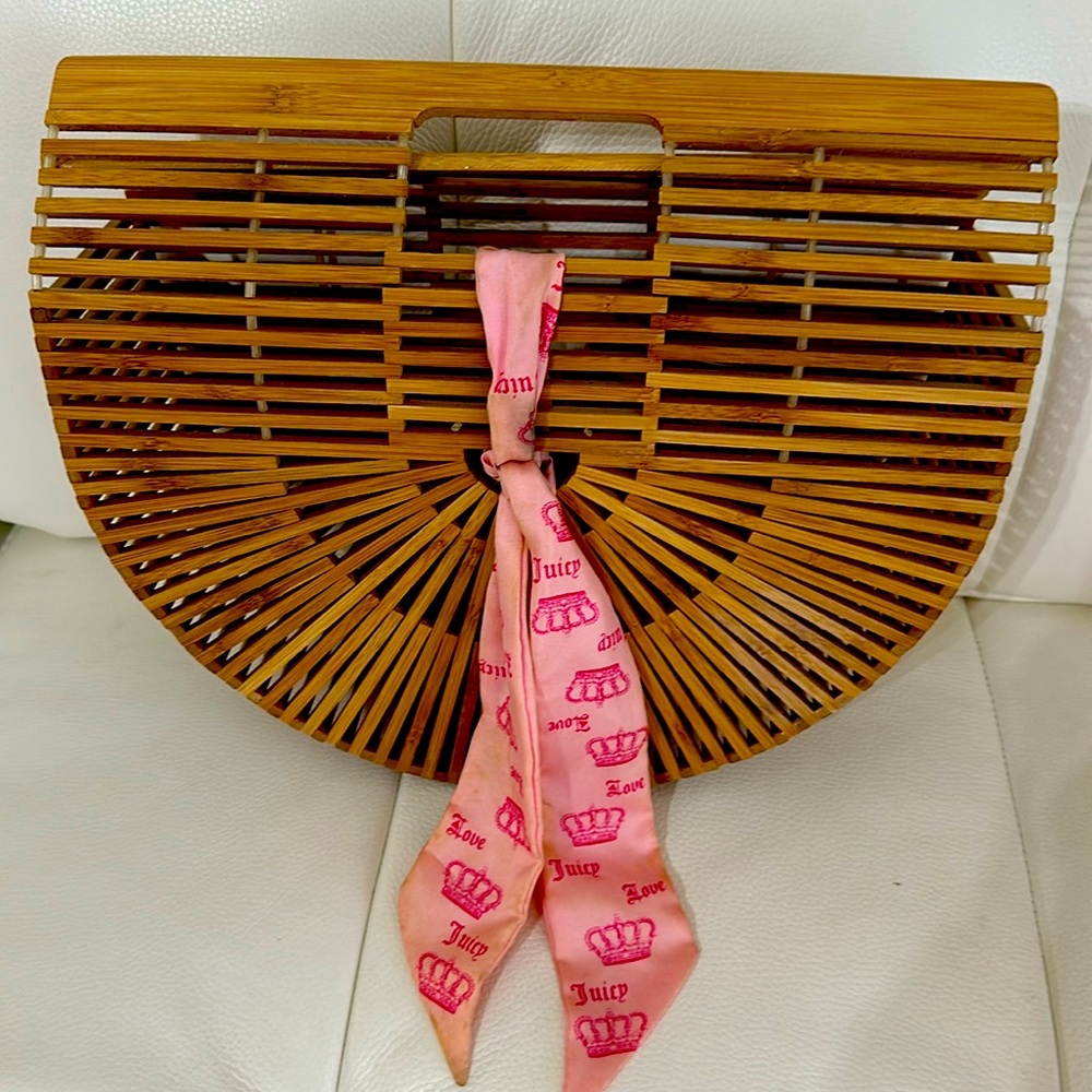 Stunning Wooden Air Tote With Juicy Couture Sache
